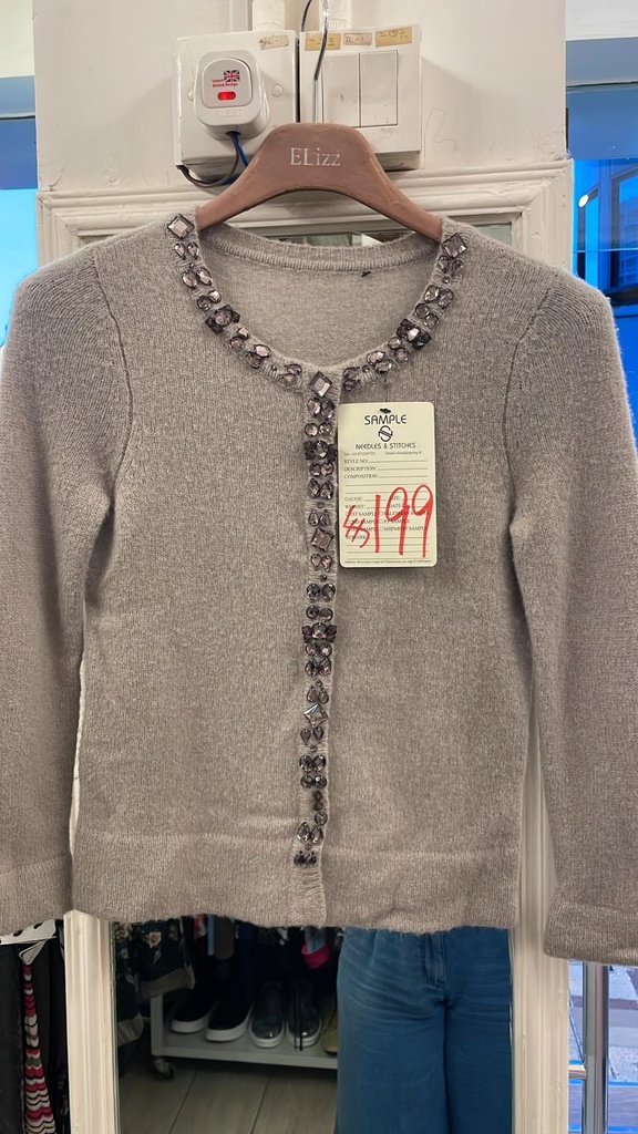 灰色華麗排扣針織衫